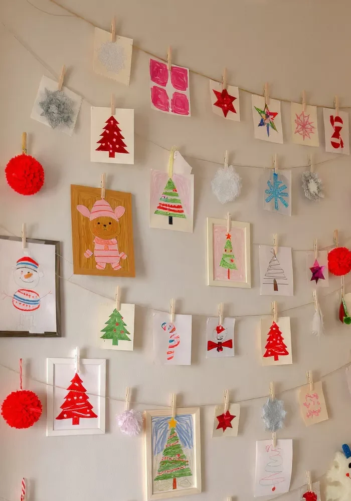 15 Christmas Kids’ Room Decor Ideas