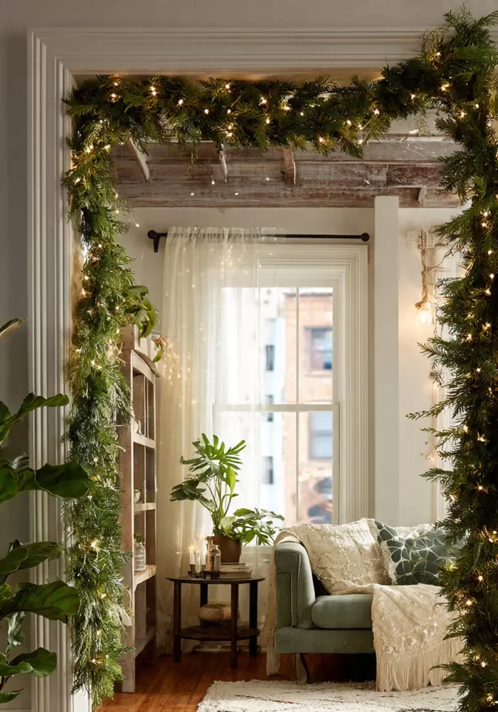 15 Small-Space Christmas Decor Ideas for Apartments