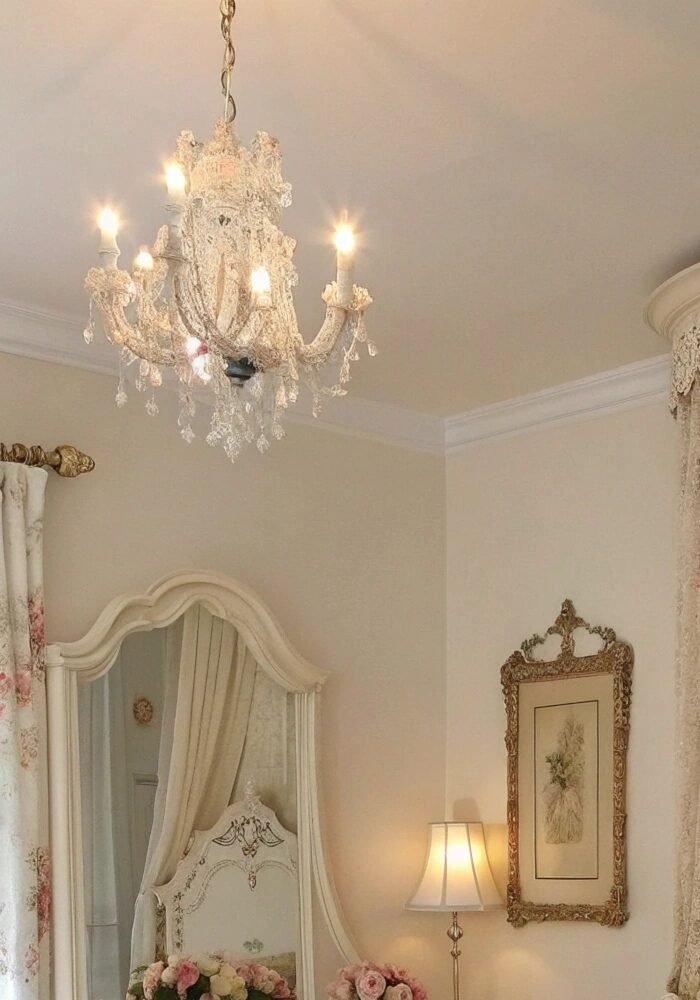 17 Elegant Floral Bedroom Ideas with Soft Colors